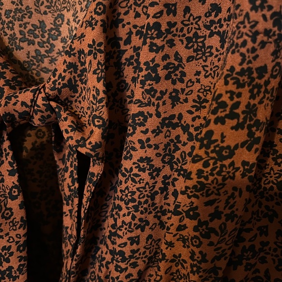 Forever 21 Long Sleeve Printed Romper. Size M - Picture 2 of 4